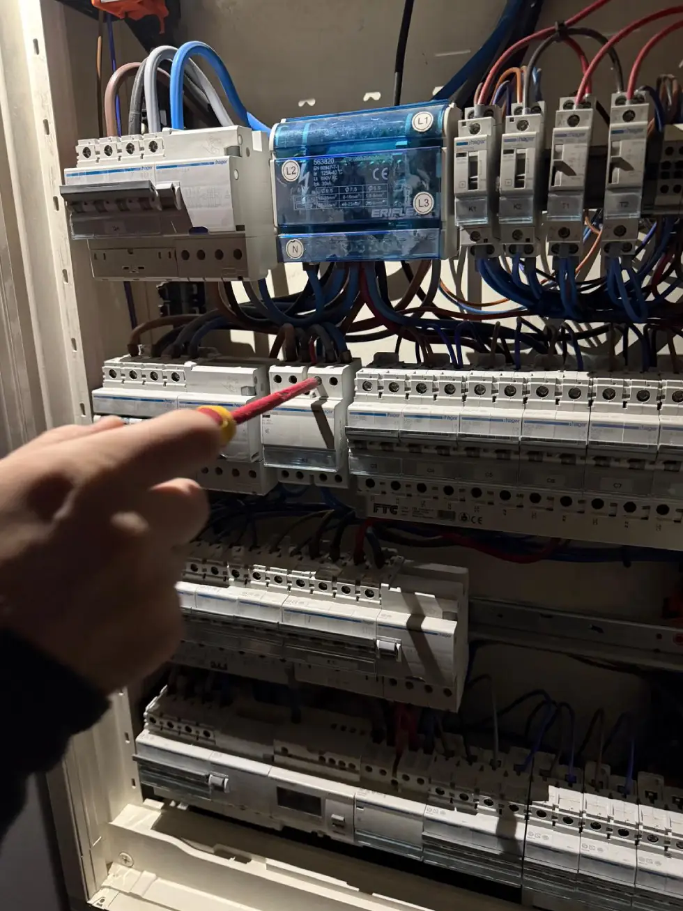 Chauffagiste, plombier | electricite2 hunitech